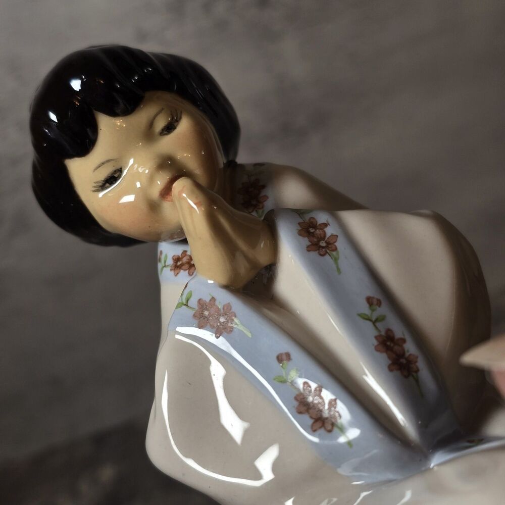Vintage Porcelain Japanese Geisha Girl Figurine Statue 8.5” Tall Asian Praying